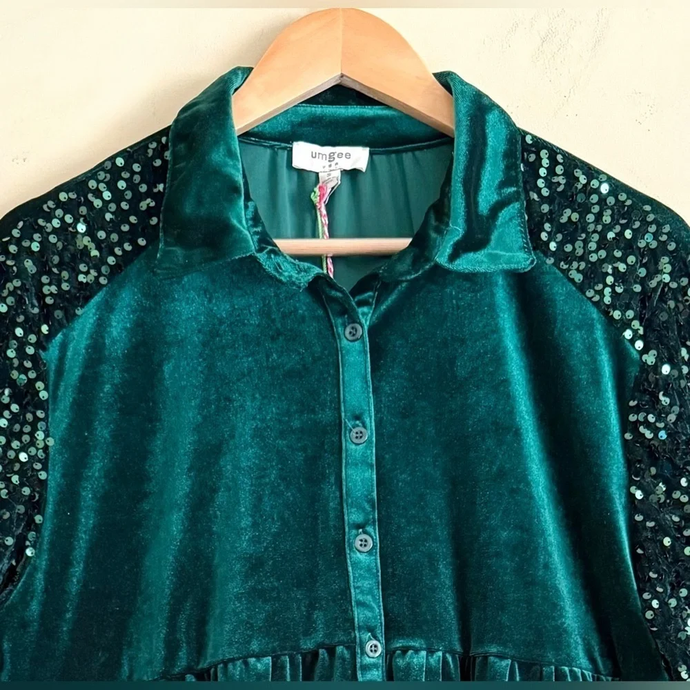 UMGEE Feminine Emerald Green Velvet Sequins Tiered Back Button Down Tunic S NWT